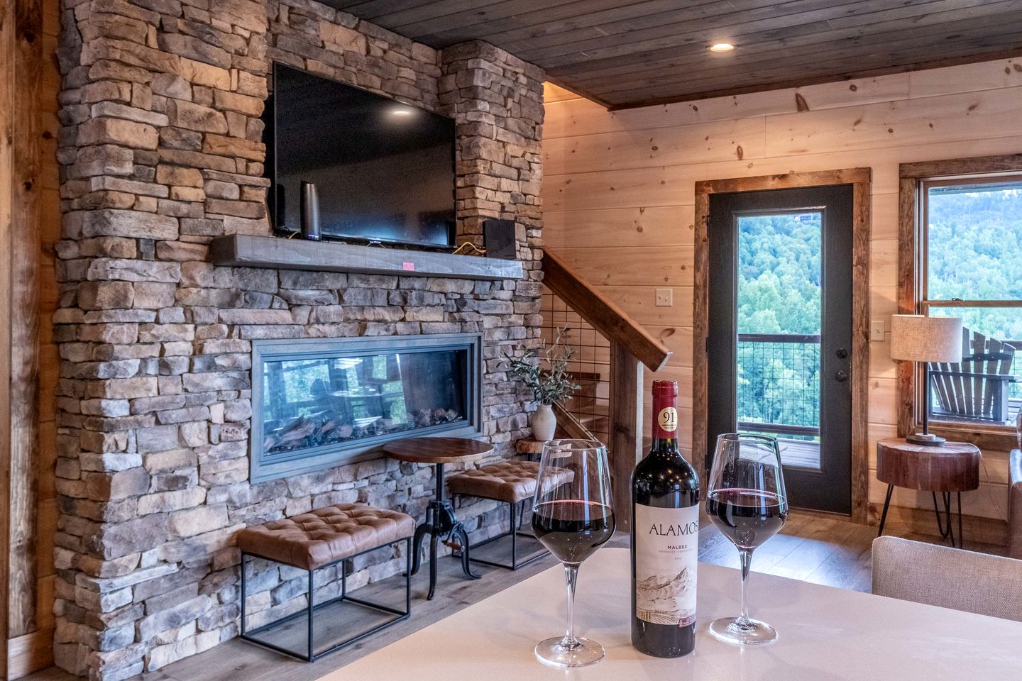 Spacious Luxury Cabin with Game Room near Pigeon Forge Attractions – Gatlinburg, TN