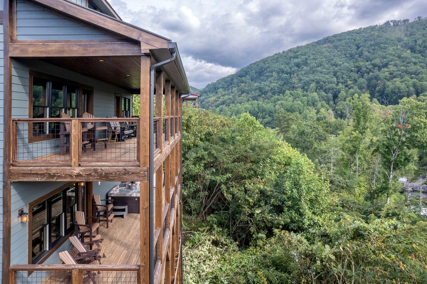 Spacious Luxury Cabin with Game Room near Pigeon Forge Attractions – Gatlinburg, TN