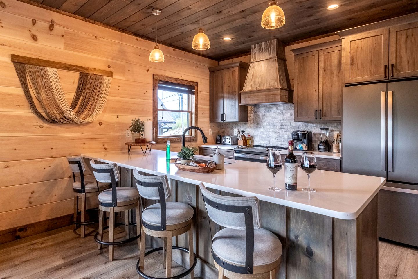 Spacious Luxury Cabin with Game Room near Pigeon Forge Attractions – Gatlinburg, TN