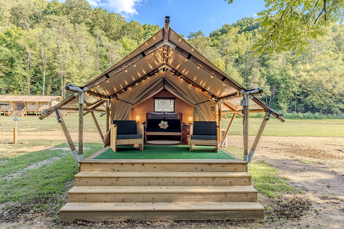 Safari Tents (United States of America, Newport, Tennessee)