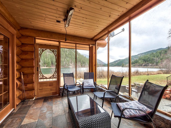 Log Cabins (Kamloops, British Columbia, Canada)