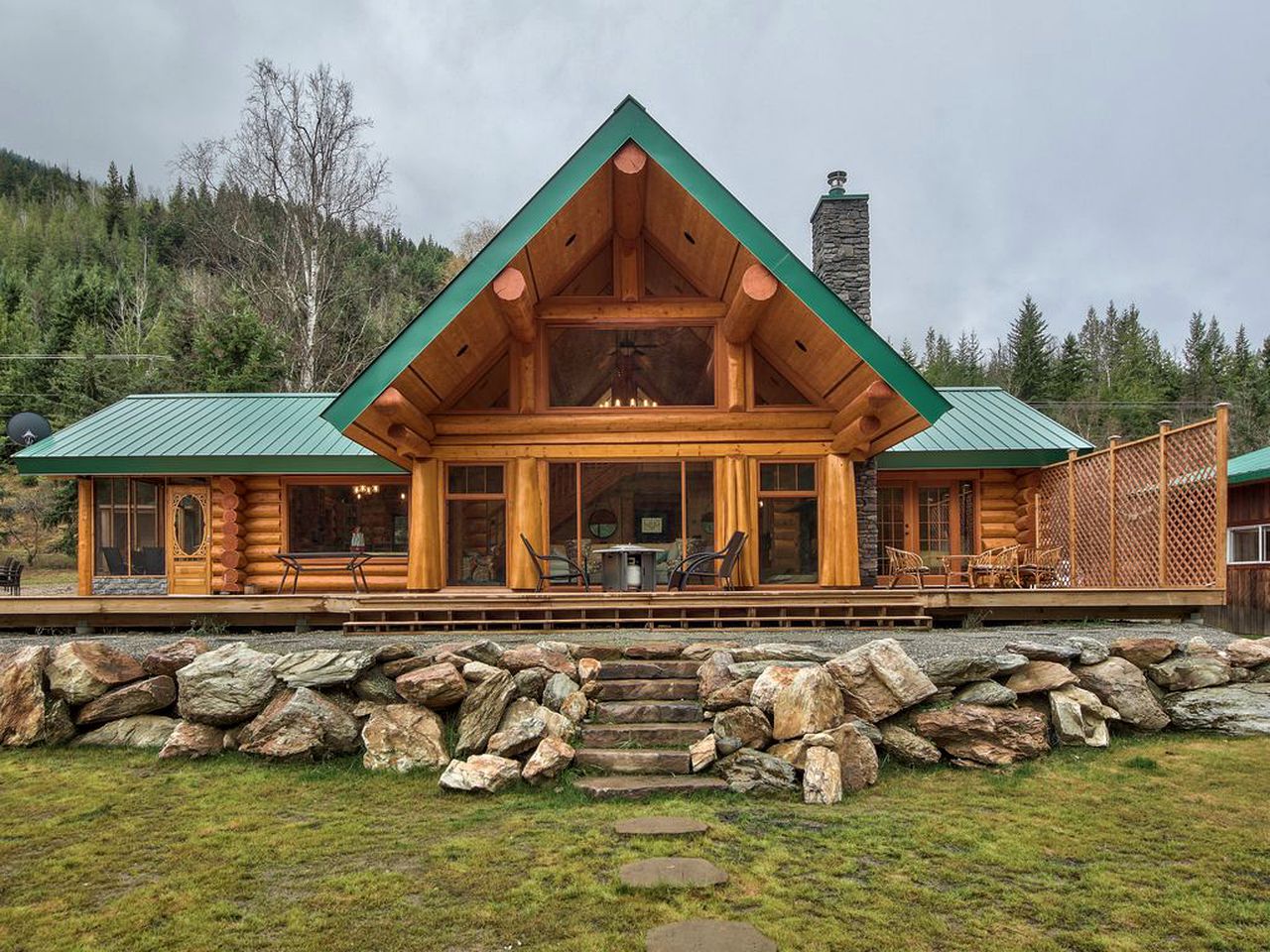 Luxury Log Cabin for a Group Getaway to Forest Lake in British Columbia