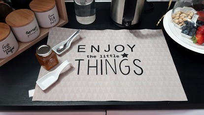 Minimalist Tiny Home Rental for Glamping in Victoria - Photo 2