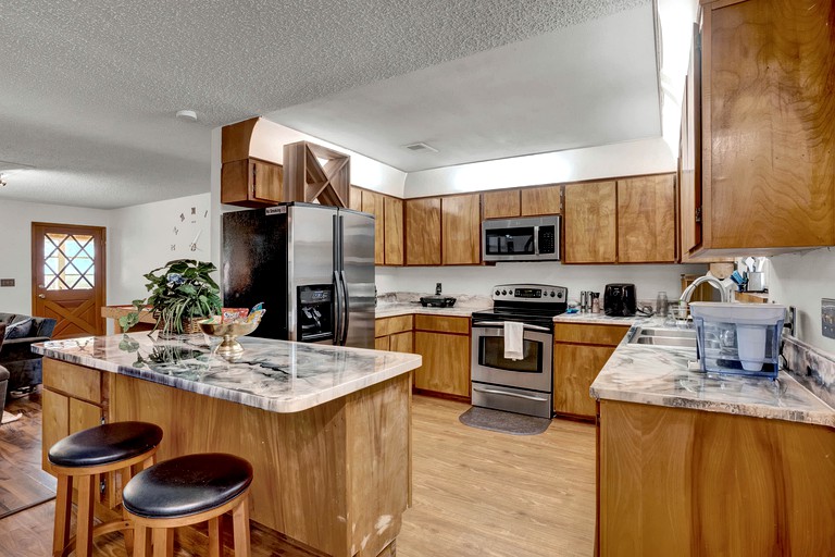 Ranch Home w Games, Hot Tub, and Beautiful Scenery, Cottages, Eustis