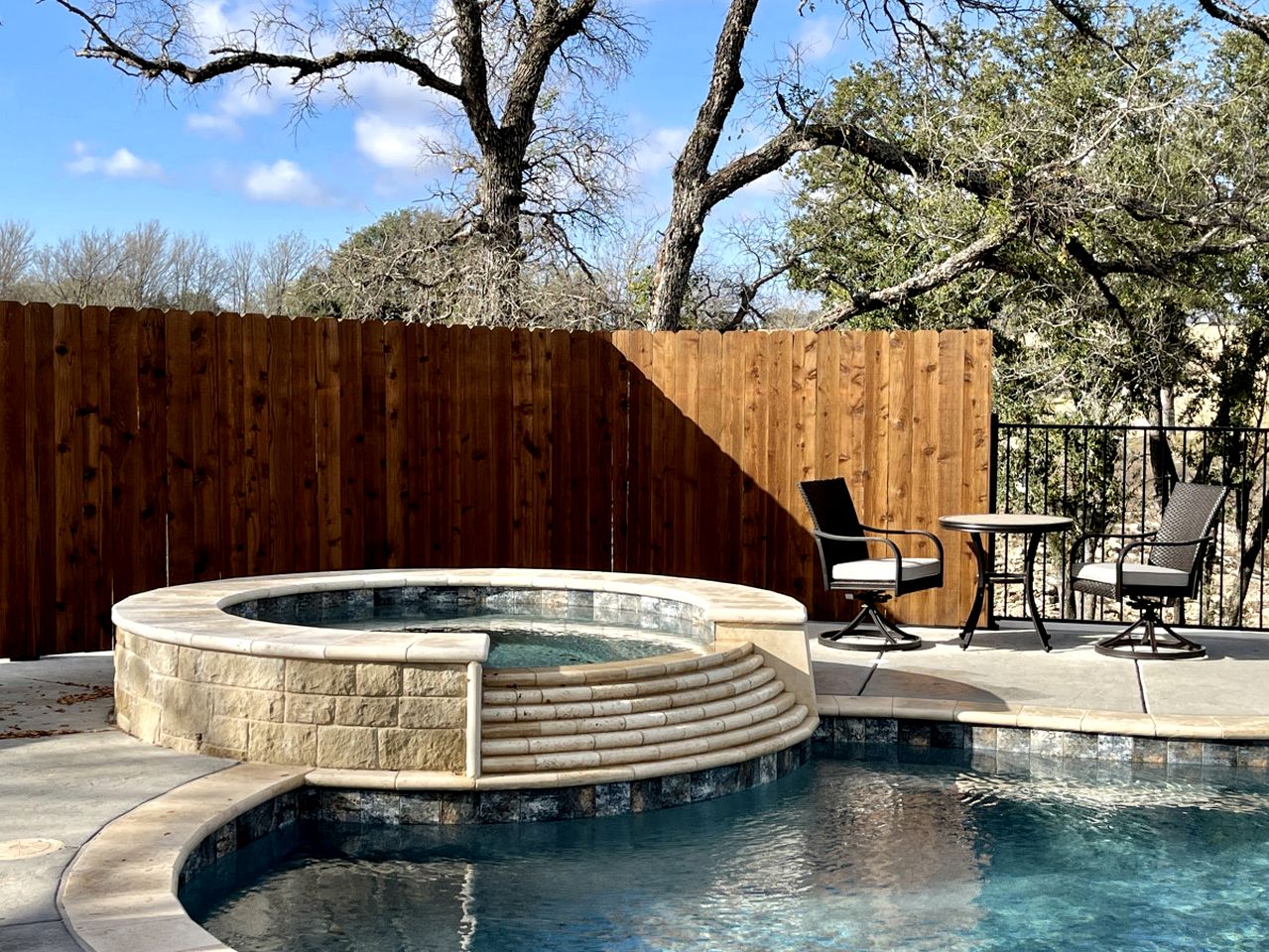 Pet Friendly Secluded Cottage  with Swimming Pool in Granbury, Texas