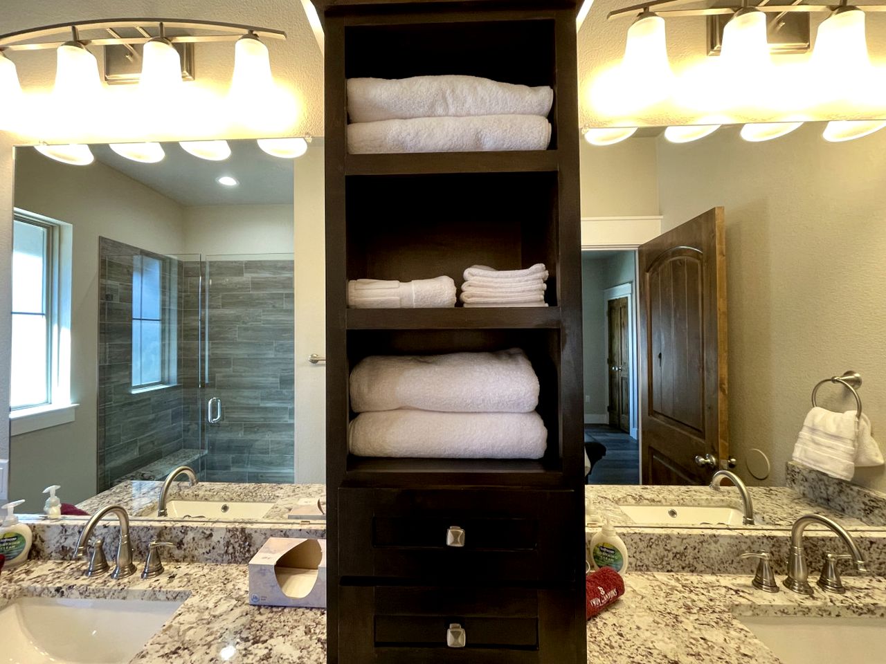 Pet Friendly Secluded Cottage  with Swimming Pool in Granbury, Texas