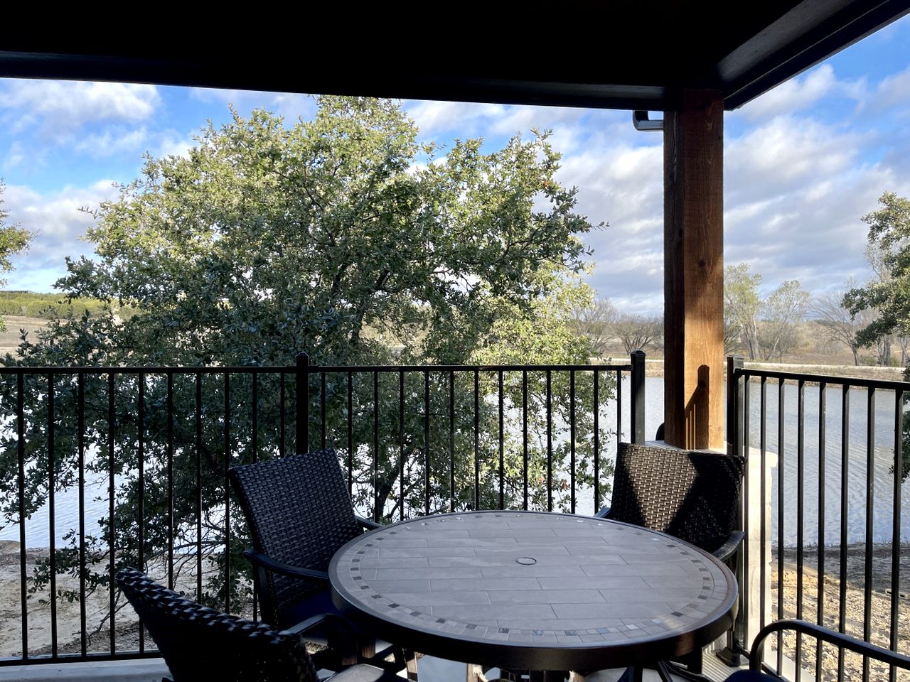 Pet Friendly Secluded Cottage  with Swimming Pool in Granbury, Texas