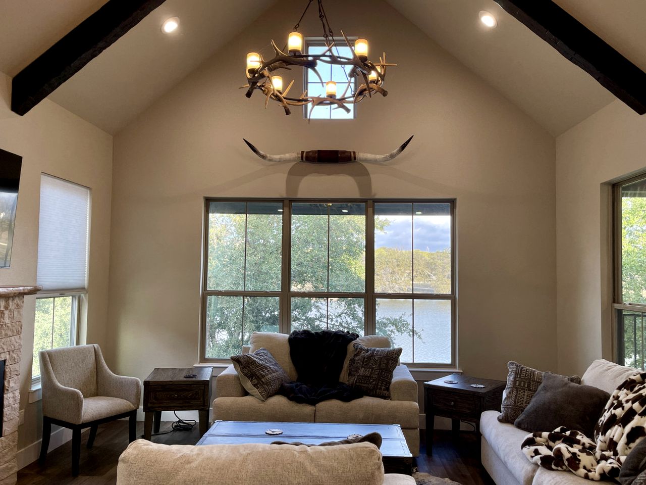 Pet Friendly Secluded Cottage  with Swimming Pool in Granbury, Texas