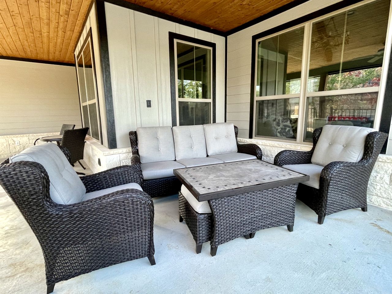 Pet Friendly Secluded Cottage  with Swimming Pool in Granbury, Texas
