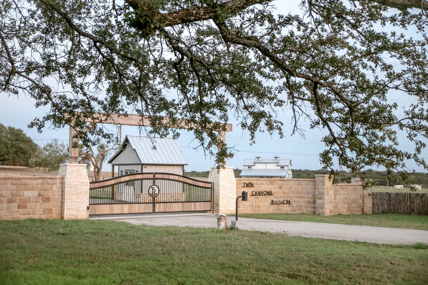 Pet Friendly Secluded Cottage  with Swimming Pool in Granbury, Texas