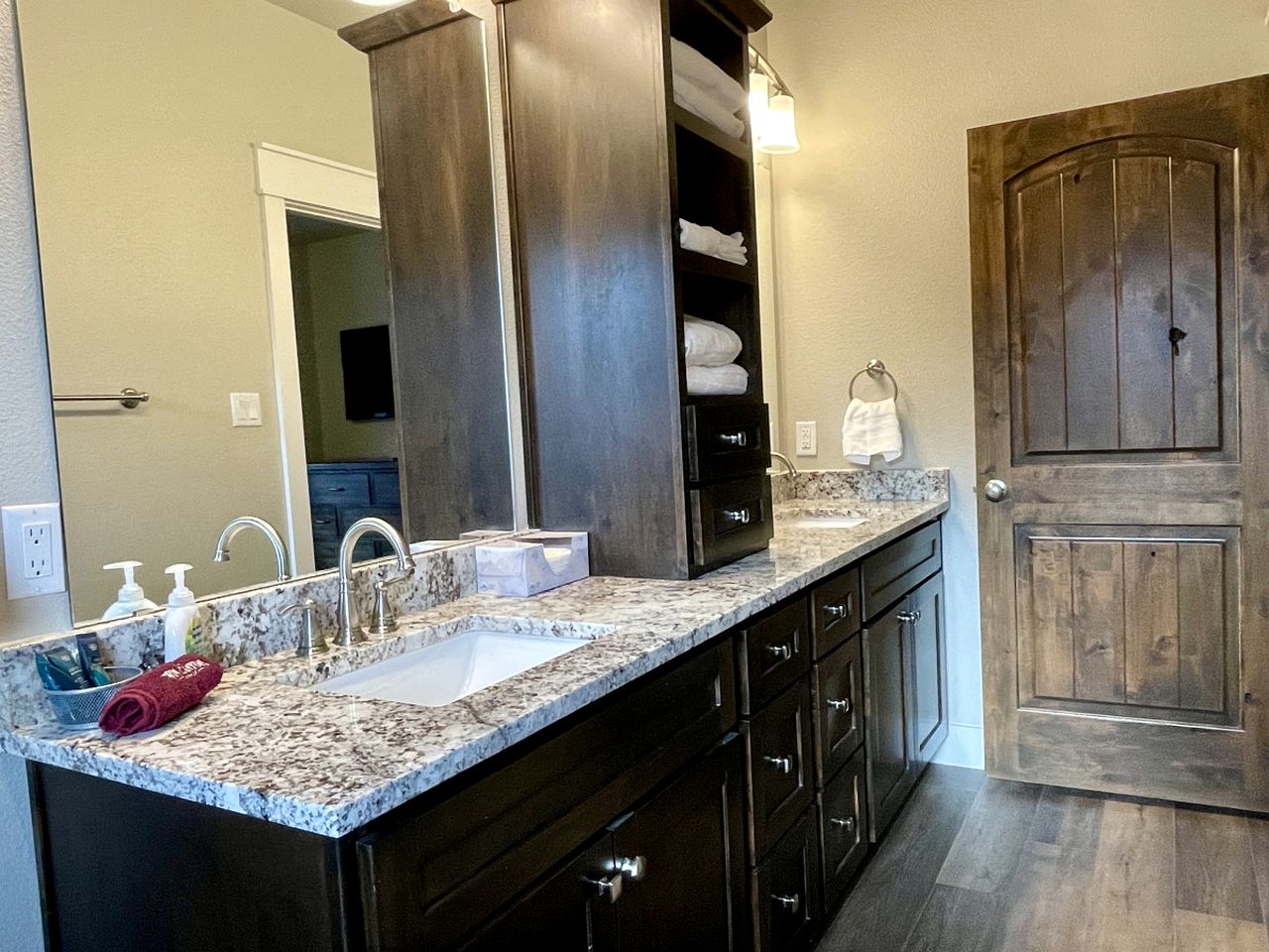 Pet Friendly Secluded Cottage  with Swimming Pool in Granbury, Texas