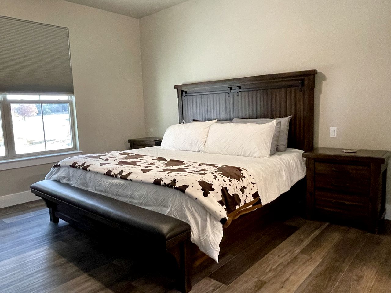 Pet Friendly Secluded Cottage  with Swimming Pool in Granbury, Texas