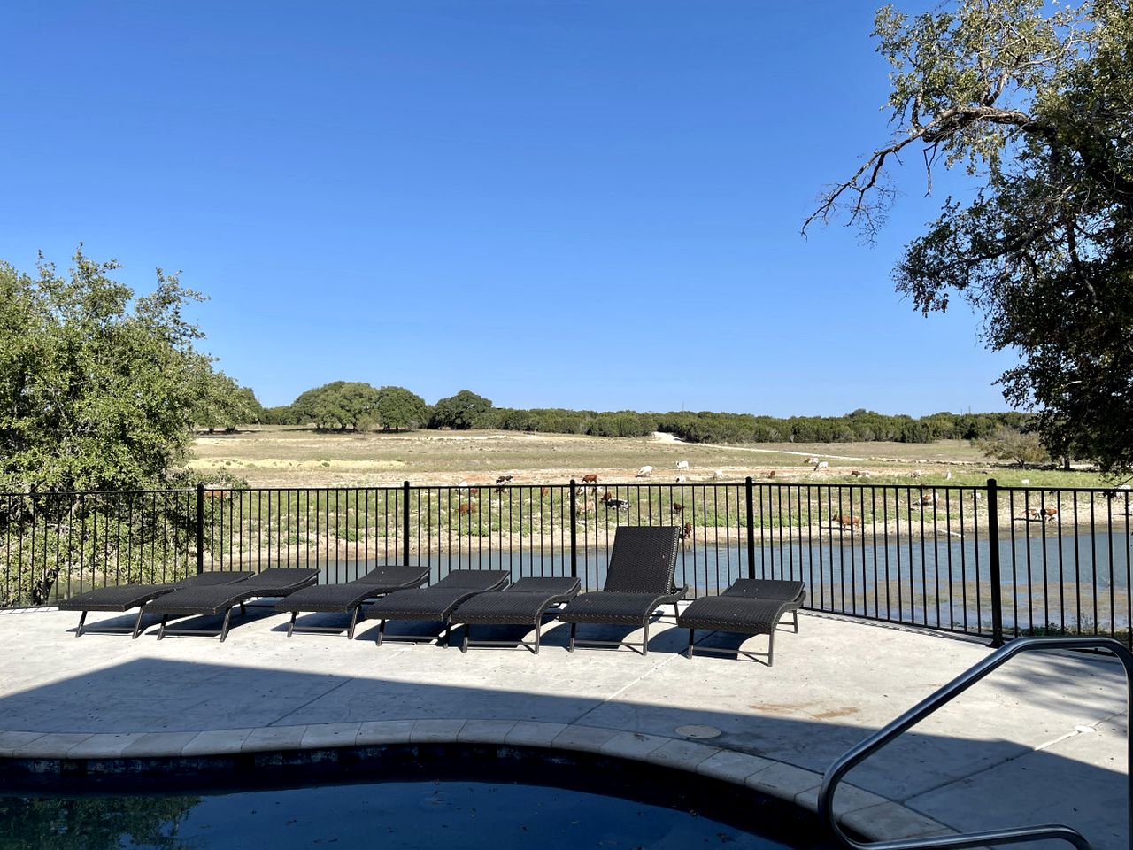 Pet Friendly Secluded Cottage  with Swimming Pool in Granbury, Texas