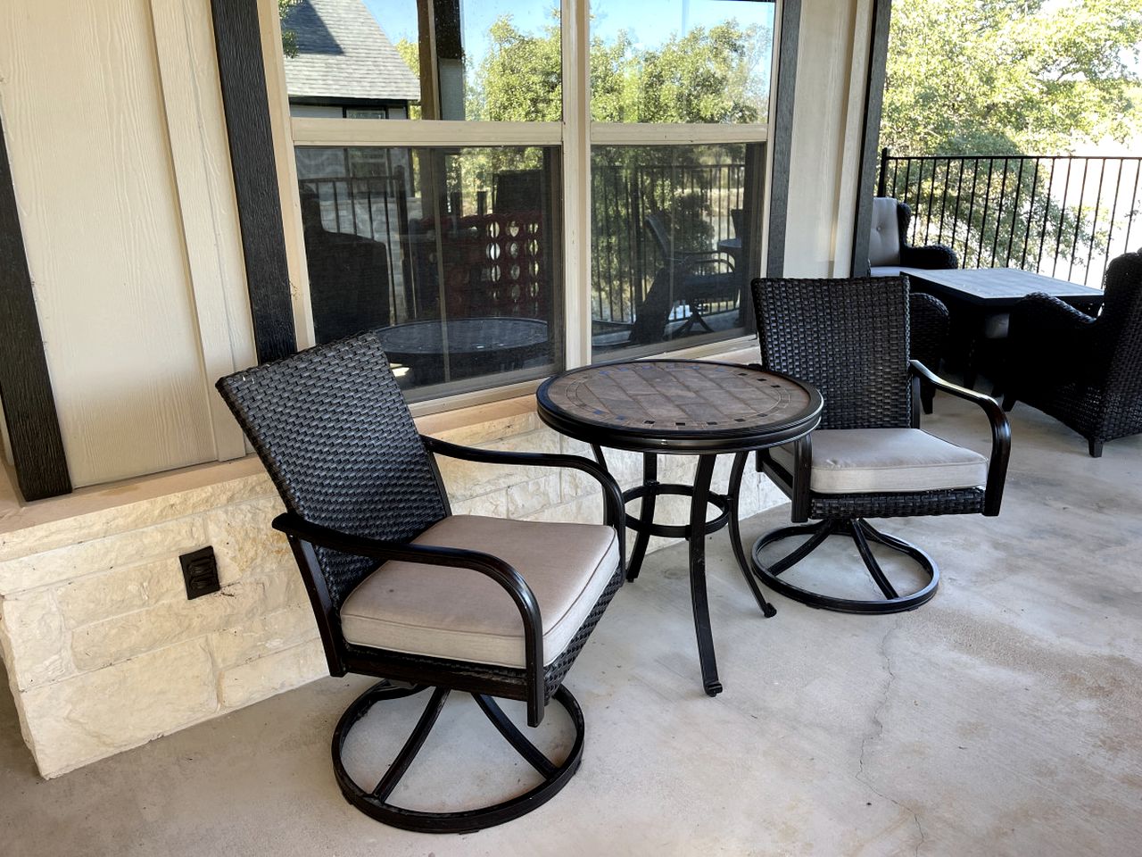 Pet Friendly Secluded Cottage  with Swimming Pool in Granbury, Texas