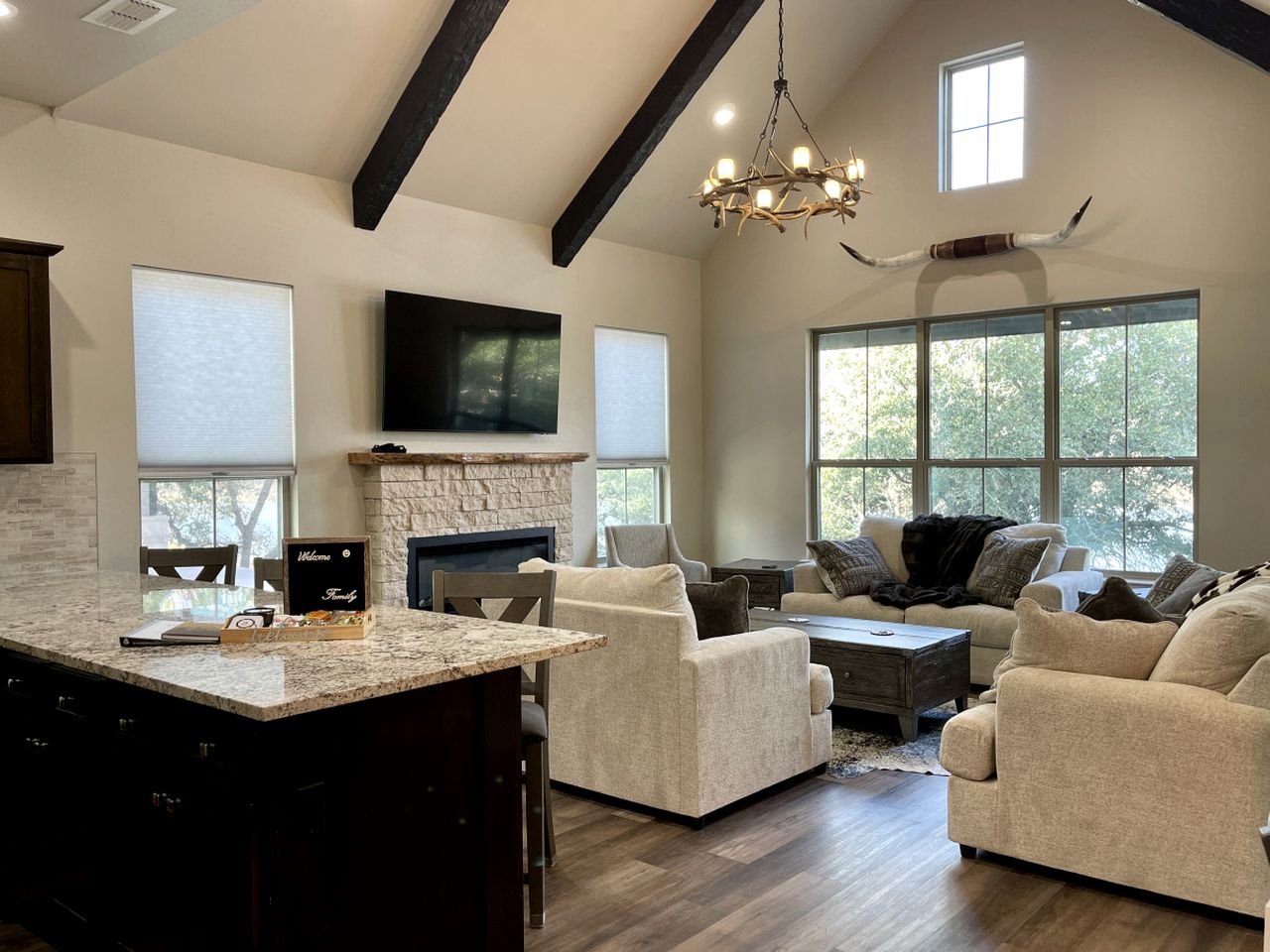 Pet Friendly Secluded Cottage  with Swimming Pool in Granbury, Texas