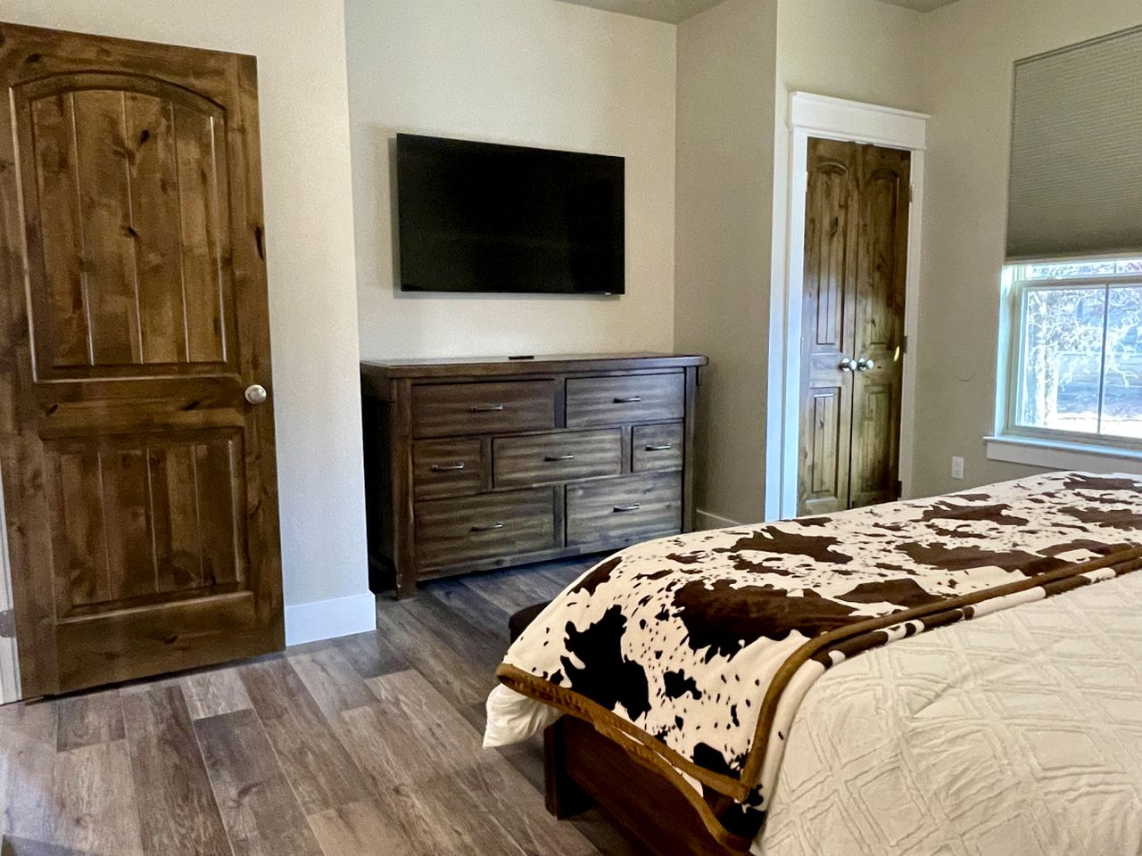 Pet Friendly Secluded Cottage  with Swimming Pool in Granbury, Texas