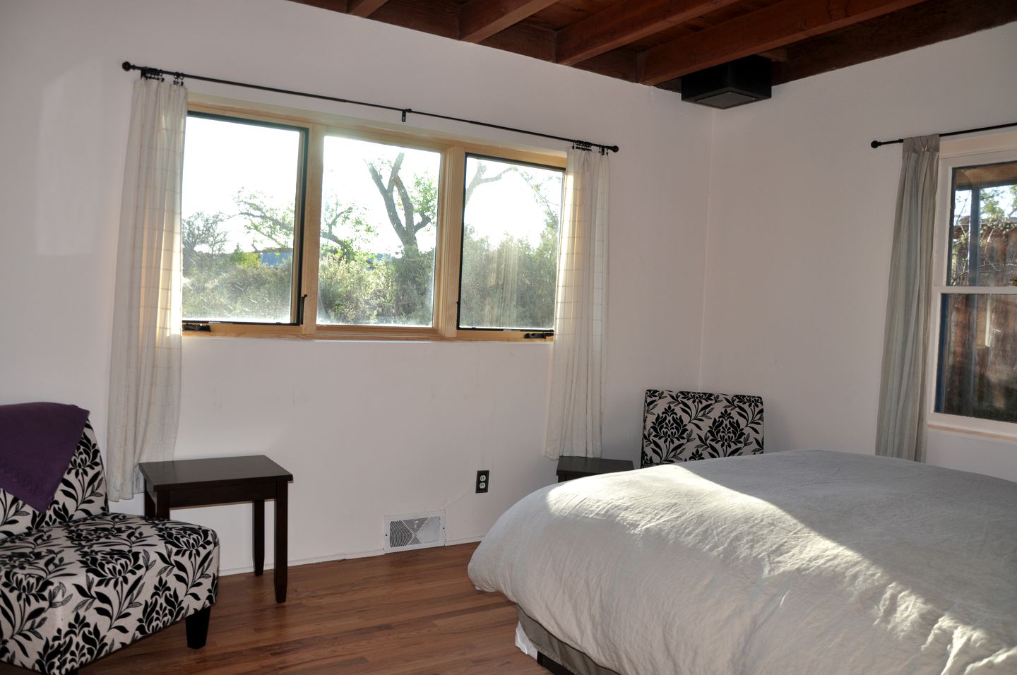 Stunning Two-Person Casita Rental with Hot Tub near Santa Fe, New Mexico
