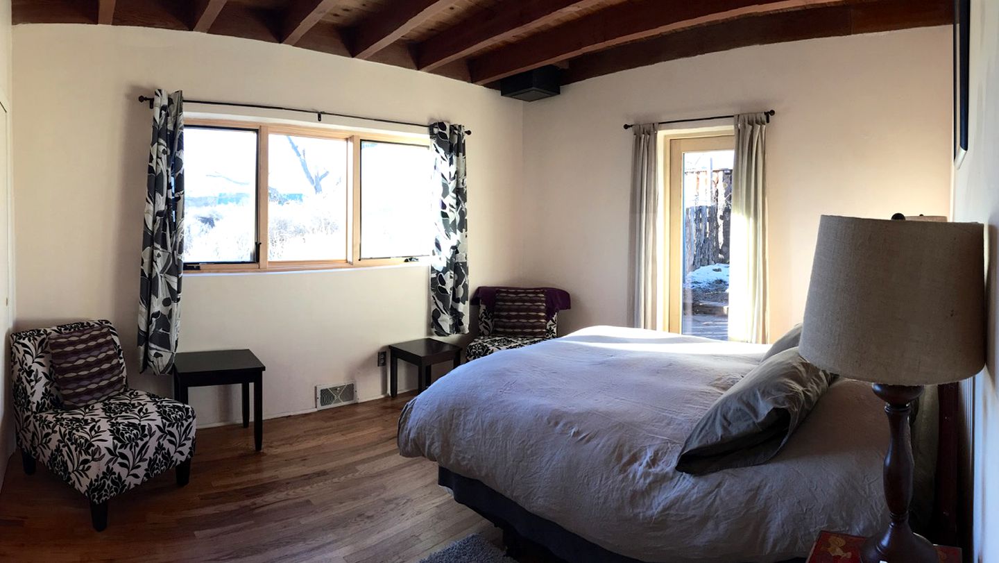 Stunning Two-Person Casita Rental with Hot Tub near Santa Fe, New Mexico