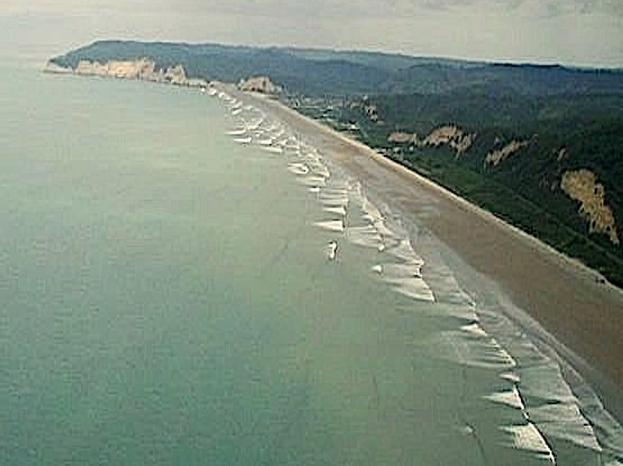 Tropical Beachfront Cabin Rental in Canoa, Manabí, Ecuador