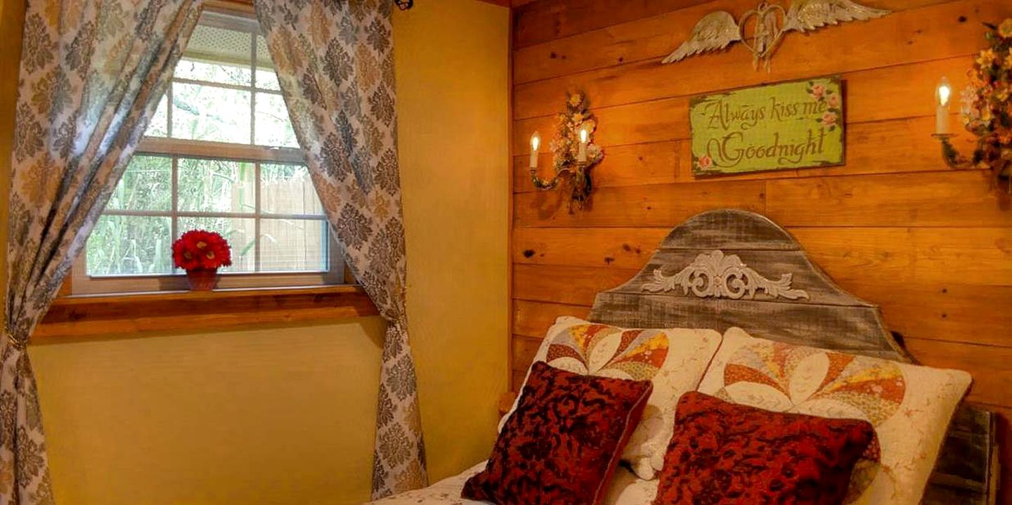 Homey Vacation Rental with Breakfast Included in Fredericksburg, Texas