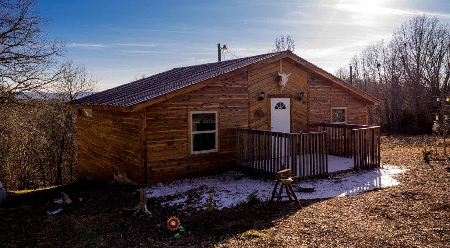 Farmhouse Cabin Getaway near Ozark Forest in Arkansas