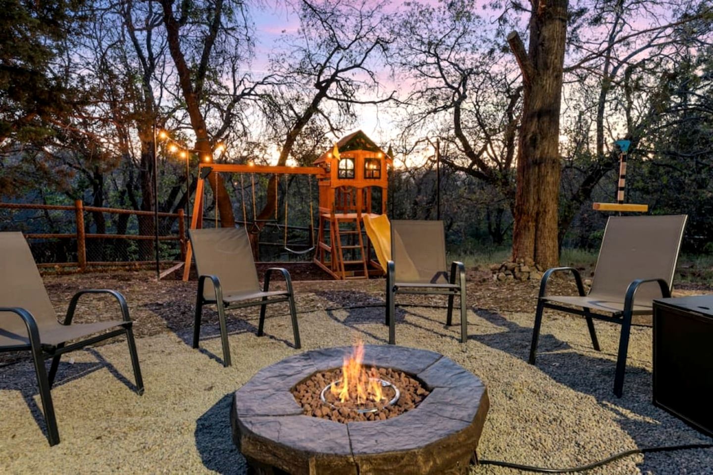 Family Mountain Cabin with Hot-Tub, Equipped Deck and Foosball Table in California