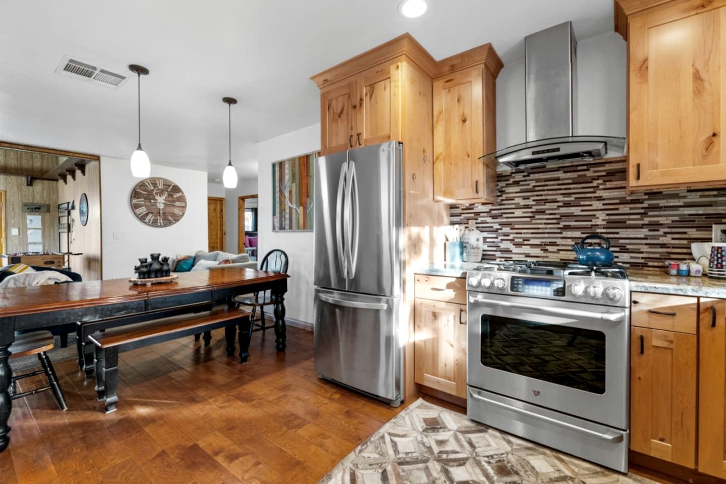 Family Mountain Cabin with Hot-Tub, Equipped Deck and Foosball Table in California