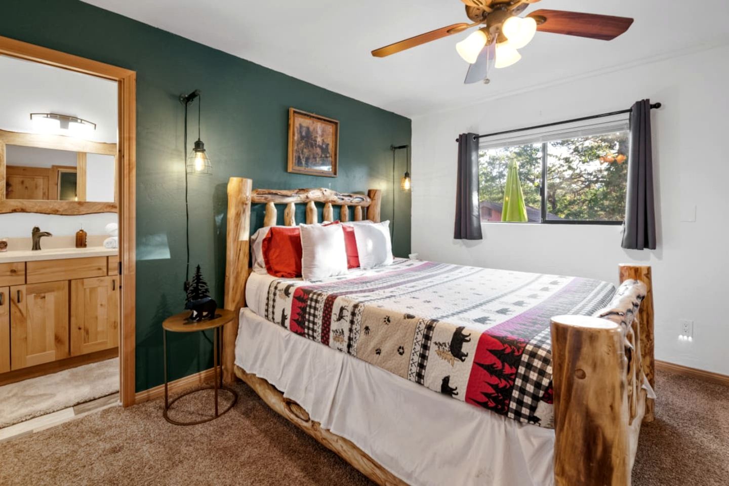 Family Mountain Cabin with Hot-Tub, Equipped Deck and Foosball Table in California