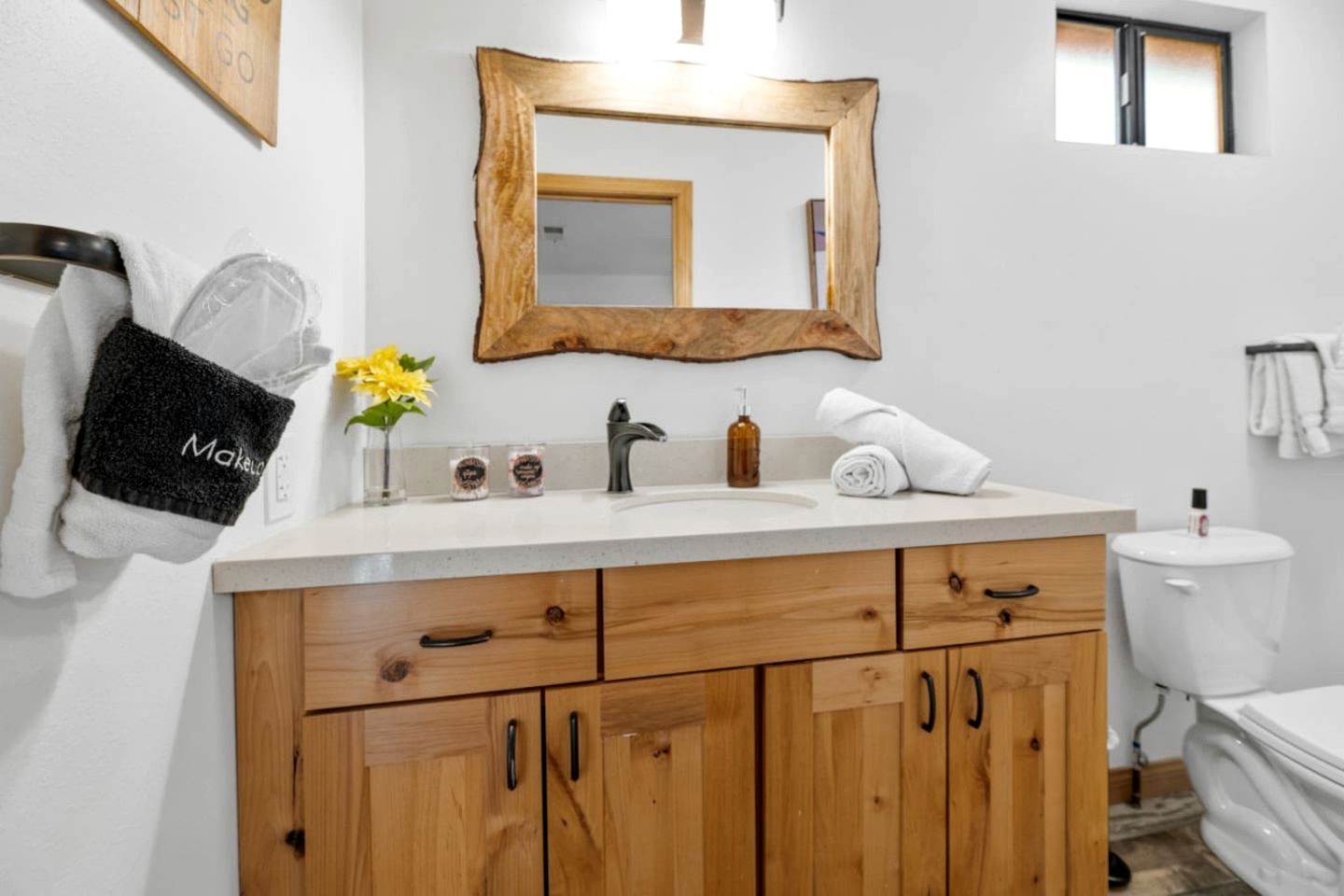 Family Mountain Cabin with Hot-Tub, Equipped Deck and Foosball Table in California