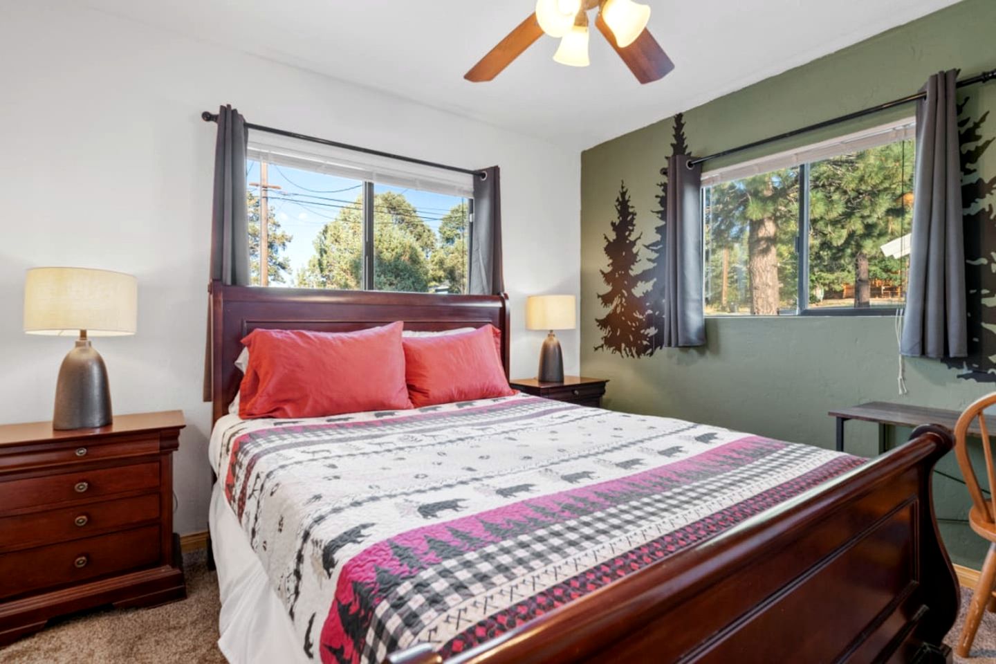 Family Mountain Cabin with Hot-Tub, Equipped Deck and Foosball Table in California