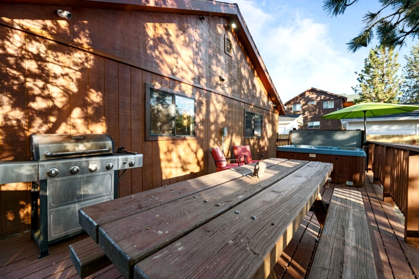 Family Mountain Cabin with Hot-Tub, Equipped Deck and Foosball Table in California