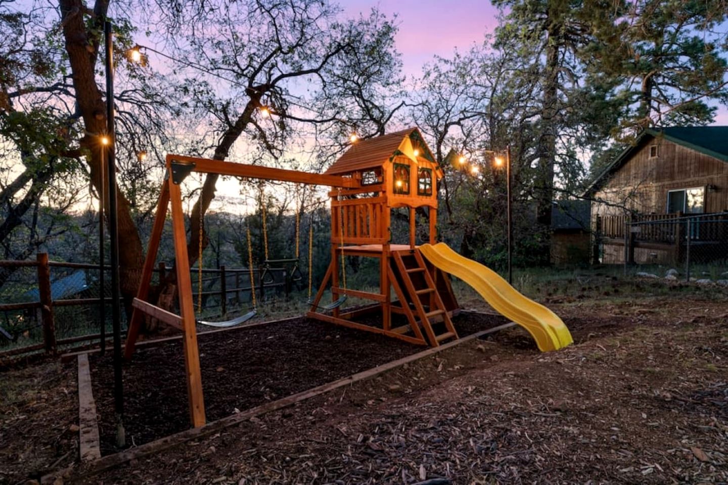 Family Mountain Cabin with Hot-Tub, Equipped Deck and Foosball Table in California