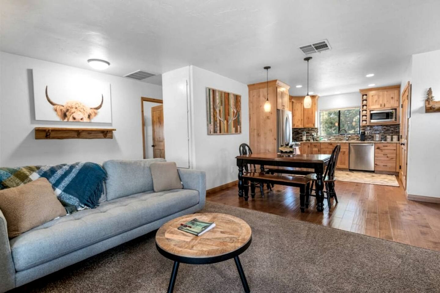 Family Mountain Cabin with Hot-Tub, Equipped Deck and Foosball Table in California