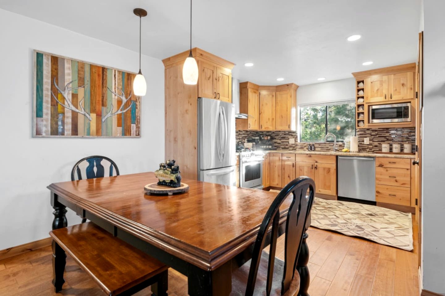 Family Mountain Cabin with Hot-Tub, Equipped Deck and Foosball Table in California
