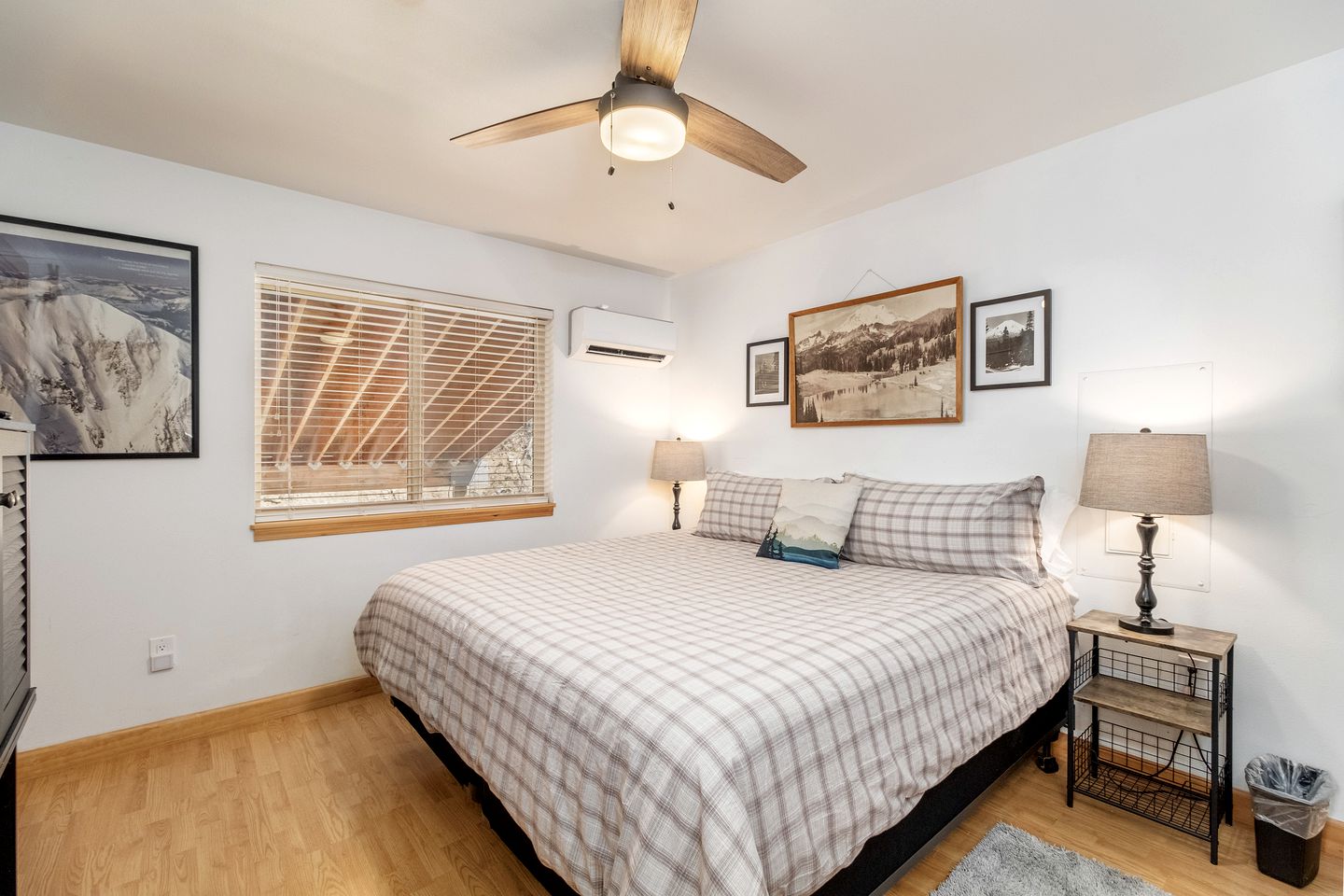 Enchanting Dog-Friendly Log Cabin with Private Hot Tub for Families near Leavenworth, Washington