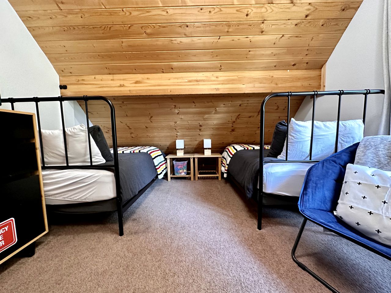 Enchanting Dog-Friendly Log Cabin with Private Hot Tub for Families near Leavenworth, Washington