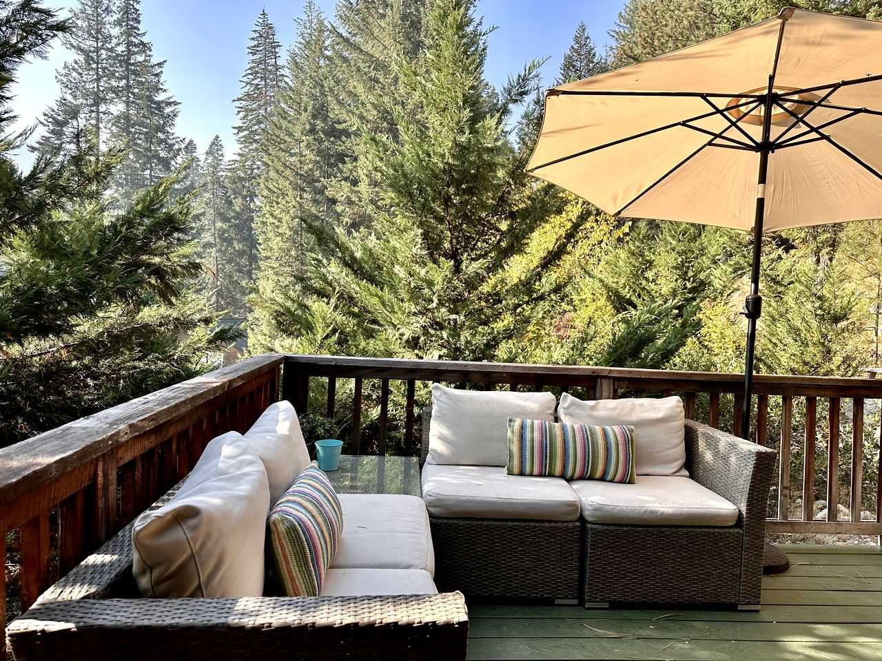Enchanting Dog-Friendly Log Cabin with Private Hot Tub for Families near Leavenworth, Washington