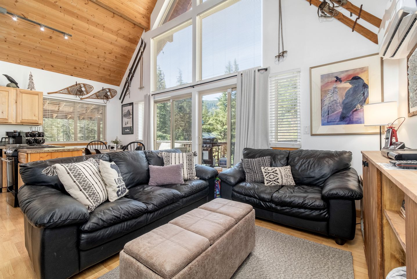 Enchanting Dog-Friendly Log Cabin with Private Hot Tub for Families near Leavenworth, Washington