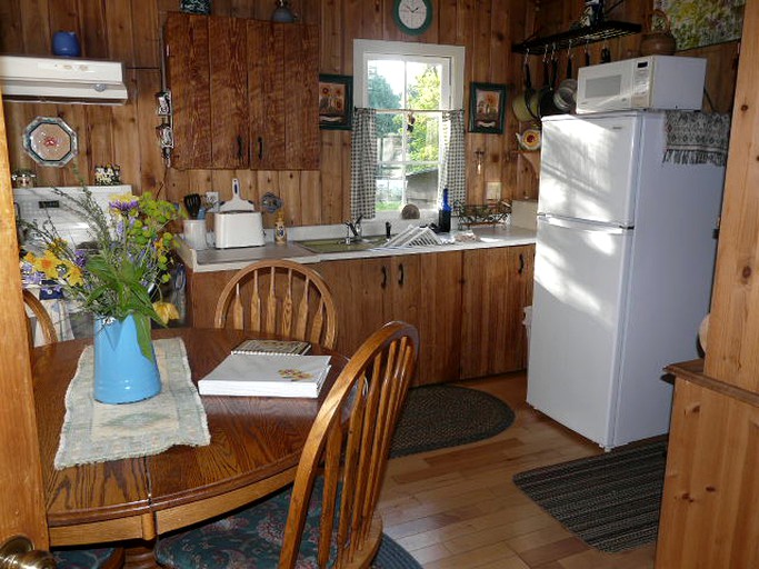 Cabins (Mayne Island, British Columbia, Canada)