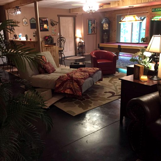 Cabins (Lake Lure, North Carolina, United States)