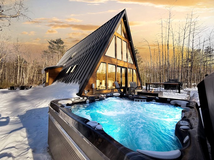 Luxurious A-Frame Retreat with Hot Tub and Fire Pit in Bartlett, New Hampshire