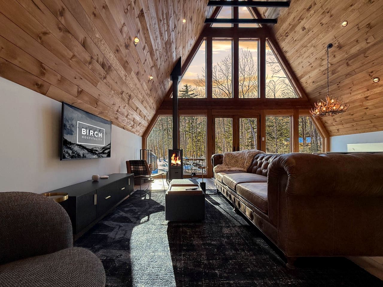 Luxurious A-Frame Retreat with Hot Tub and Fire Pit in Bartlett, New Hampshire