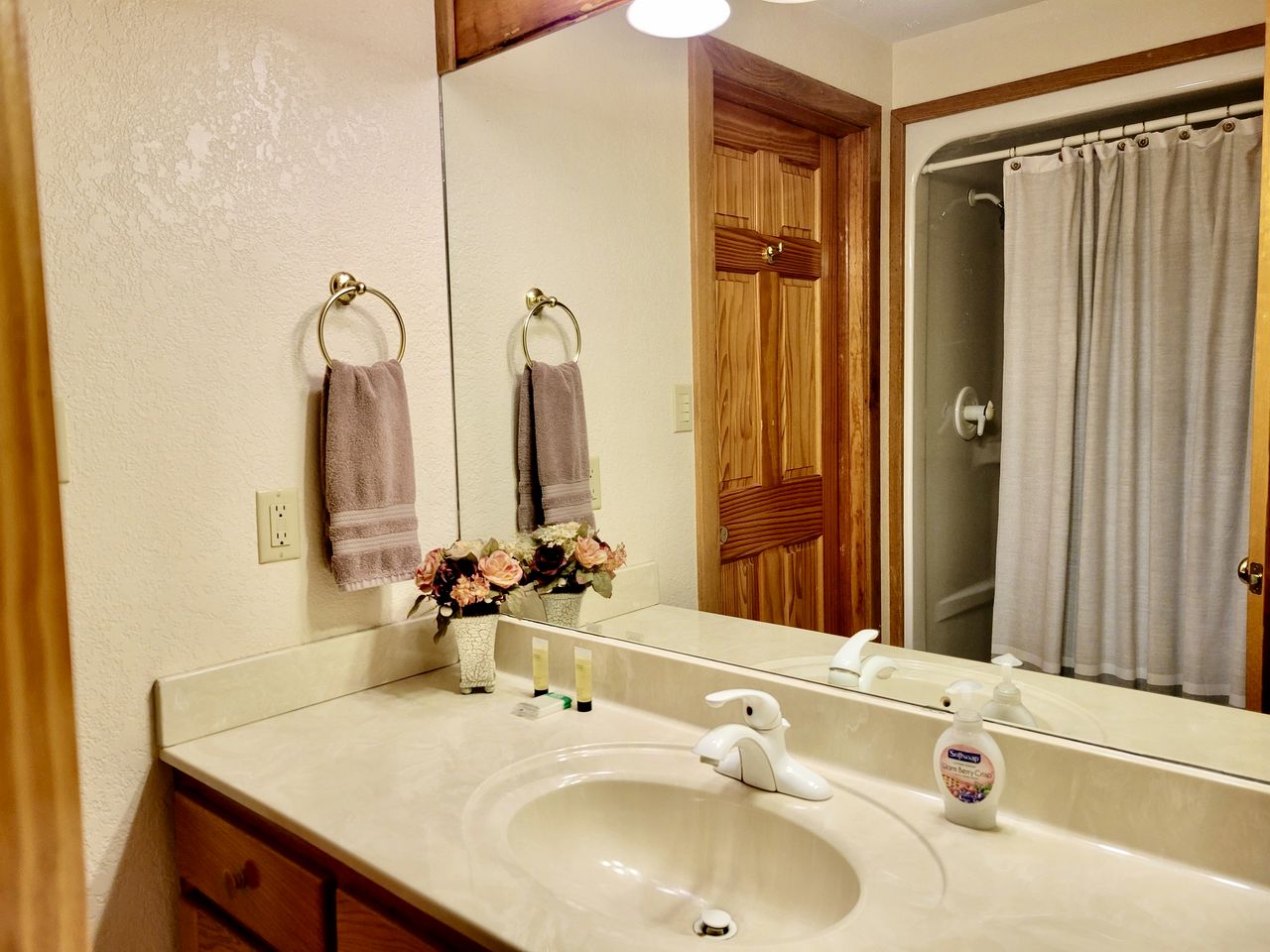 Real Private Cabin with Idyllic for a Secluded Romantic Getaway in Arkansas