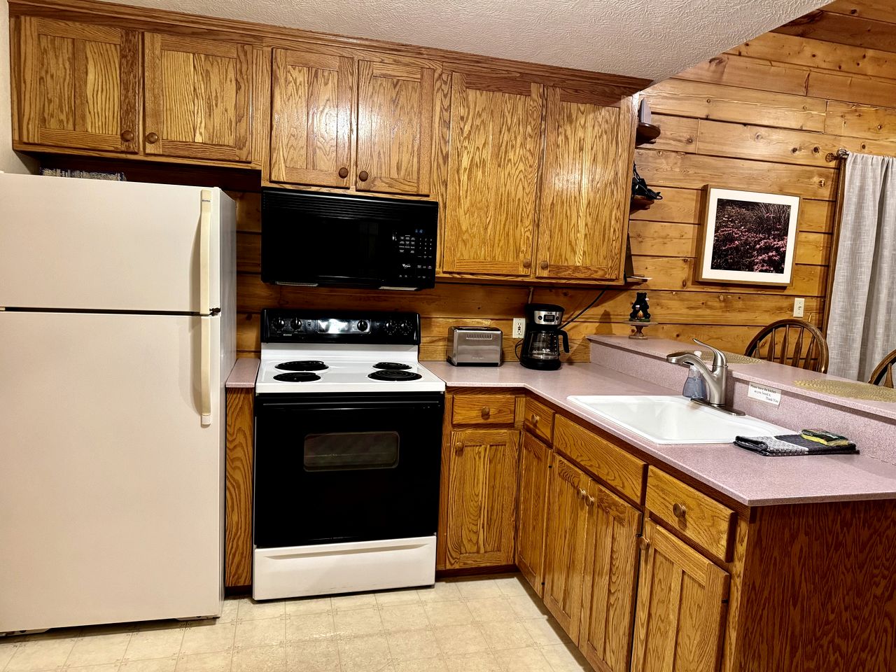 Real Private Cabin with Idyllic for a Secluded Romantic Getaway in Arkansas