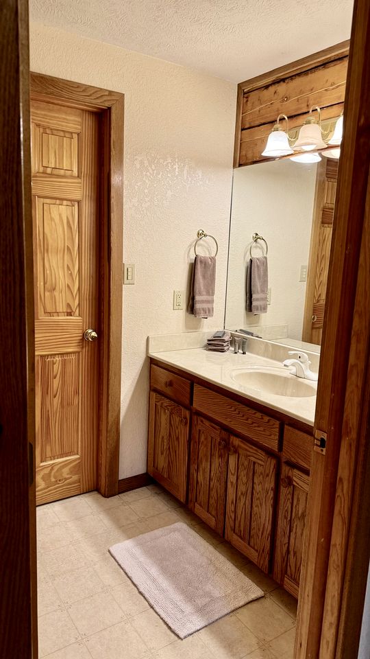 Real Private Cabin with Idyllic for a Secluded Romantic Getaway in Arkansas