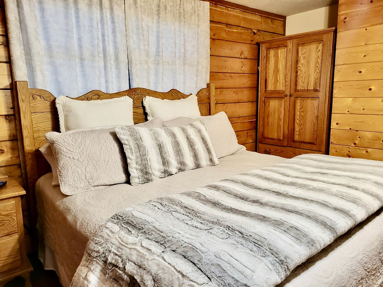 Real Private Cabin with Idyllic for a Secluded Romantic Getaway in Arkansas