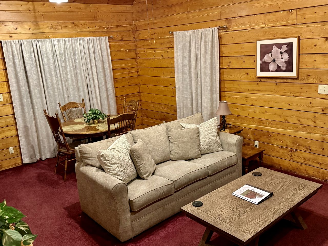 Real Private Cabin with Idyllic for a Secluded Romantic Getaway in Arkansas