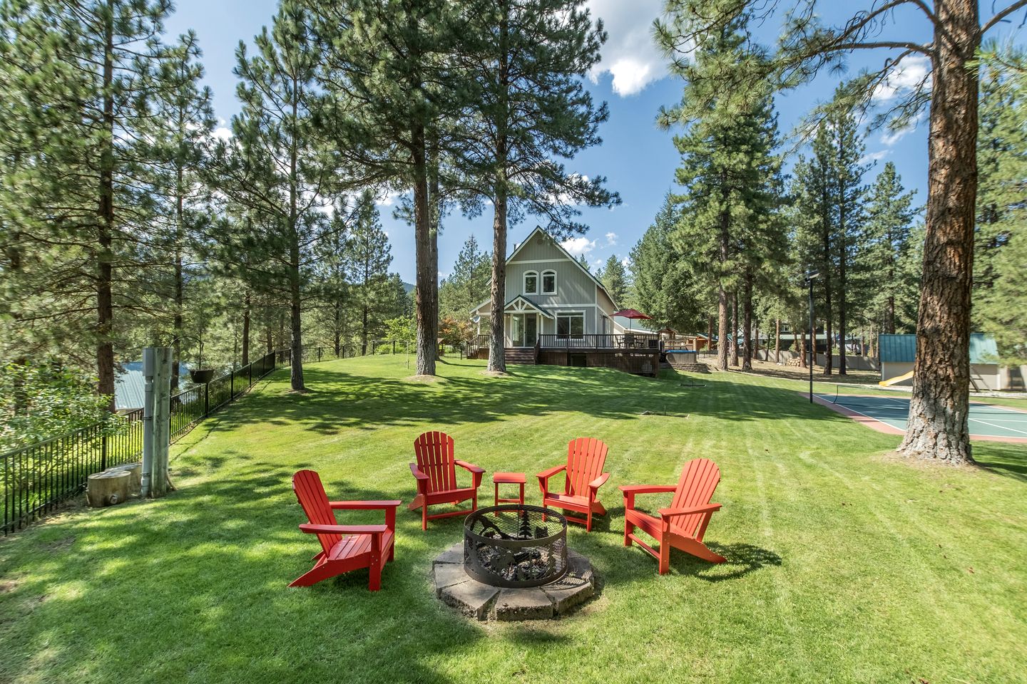 Renovated Modern Cabin with Private Tennis Court and Spa in Leavenworth, Washington