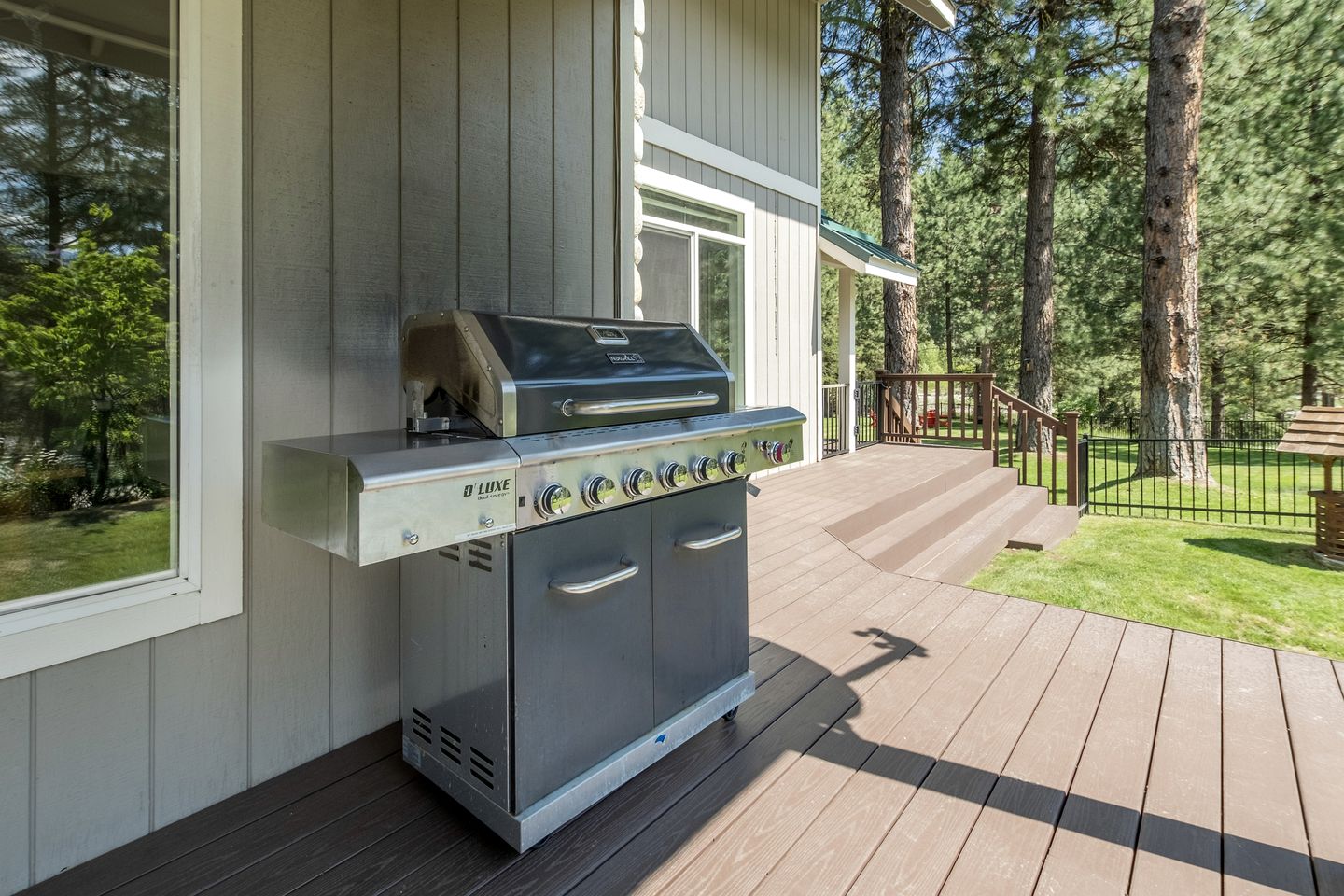 Renovated Modern Cabin with Private Tennis Court and Spa in Leavenworth, Washington