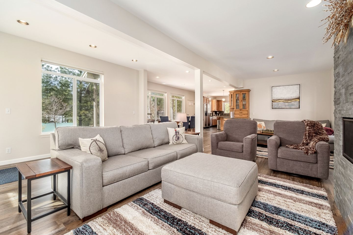 Renovated Modern Cabin with Private Tennis Court and Spa in Leavenworth, Washington